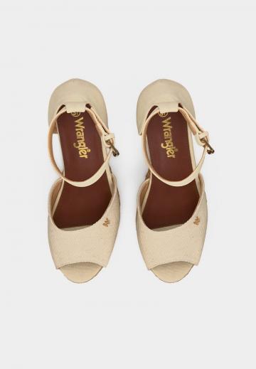 Босоножки на танкетке