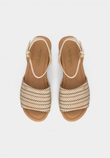 Босоножки на танкетке