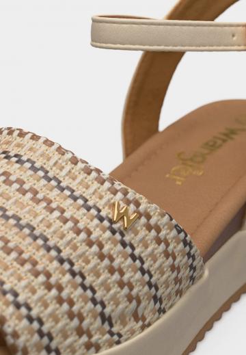 Босоножки на танкетке