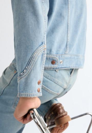 Джинсовая куртка