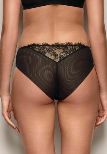 Трусы на бедрах