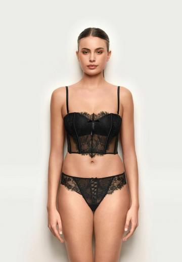 Трусы на бедрах