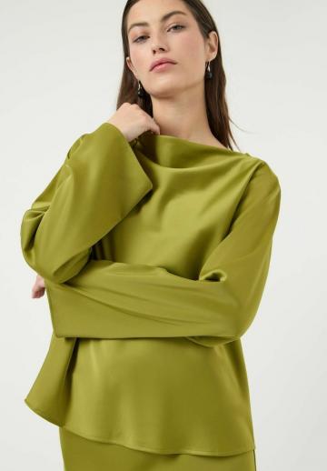 Атласная блузка