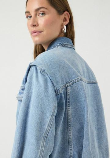 Джинсовая куртка