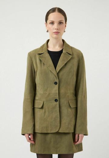 Блейзер с накладными карманами