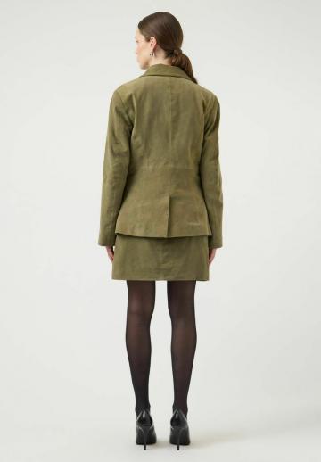 Блейзер с накладными карманами