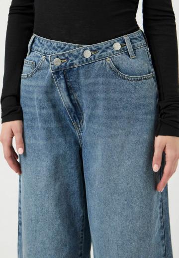 Короткие джинсы