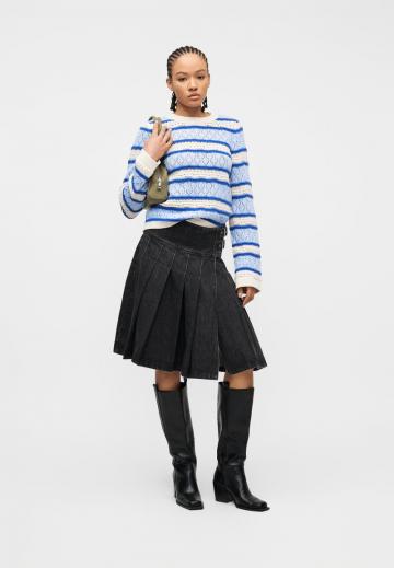 Пуловер в полоску