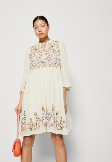 Летнее платье