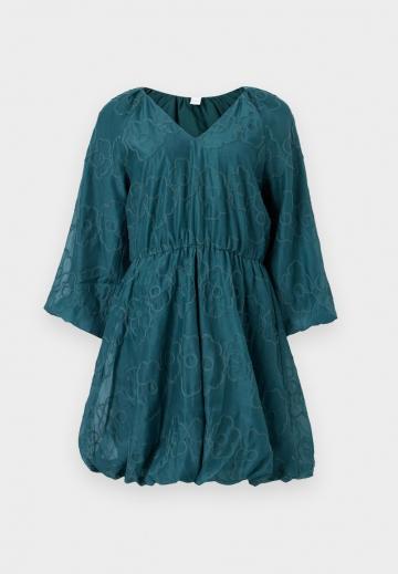 Короткое платье