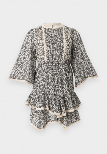 Короткое платье