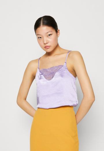 Топ на бретельках