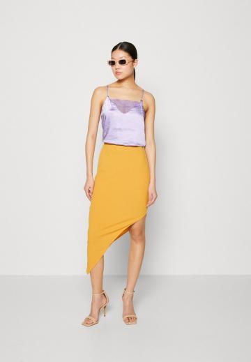 Топ на бретельках