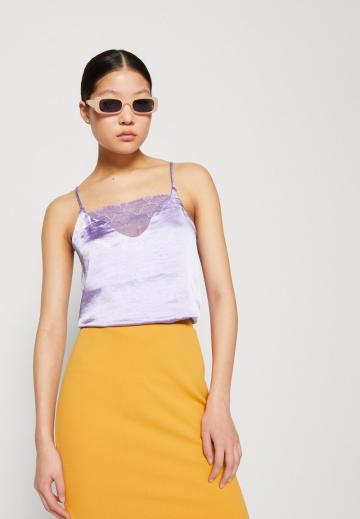 Топ на бретельках