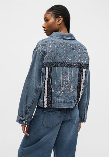 Джинсовая куртка