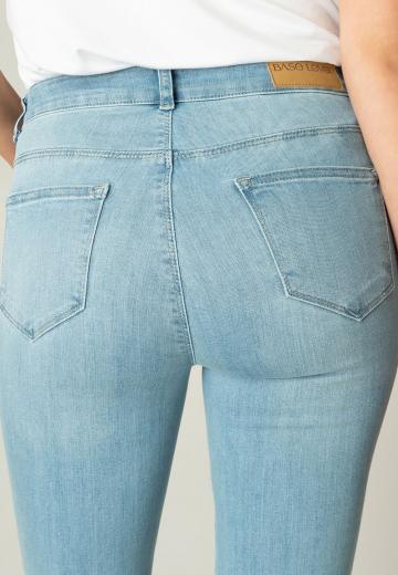 Узкие джинсы