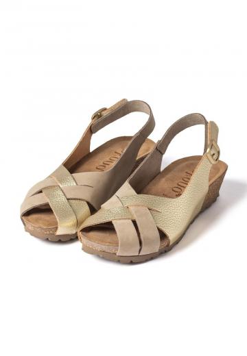 Босоножки на танкетке