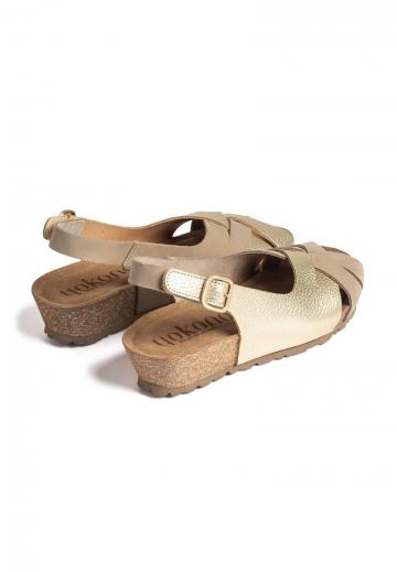 Босоножки на танкетке