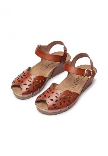 Босоножки на танкетке