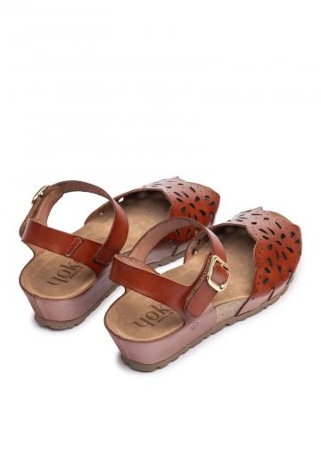 Босоножки на танкетке