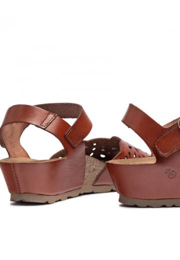 Босоножки на танкетке