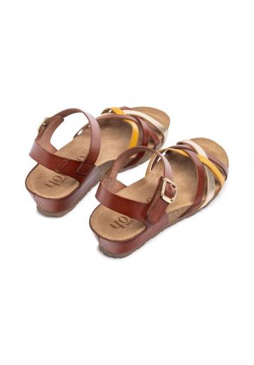 Босоножки на танкетке