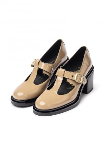 Туфли с высоким носом