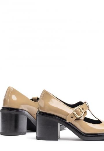 Туфли с высоким носом