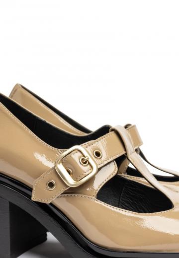 Туфли с высоким носом