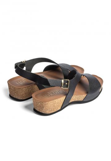 Босоножки на танкетке