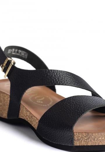 Босоножки на танкетке