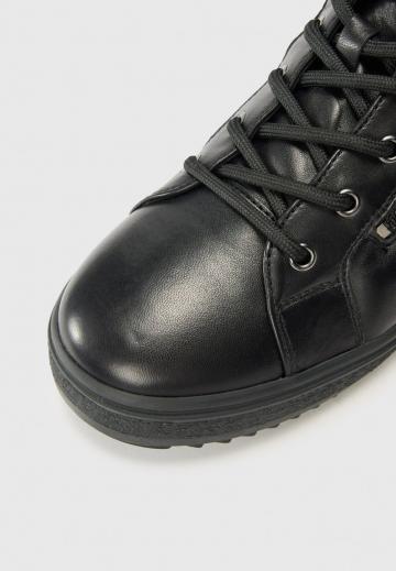 Ботинки на шнуровке