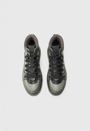 Ботинки на шнуровке