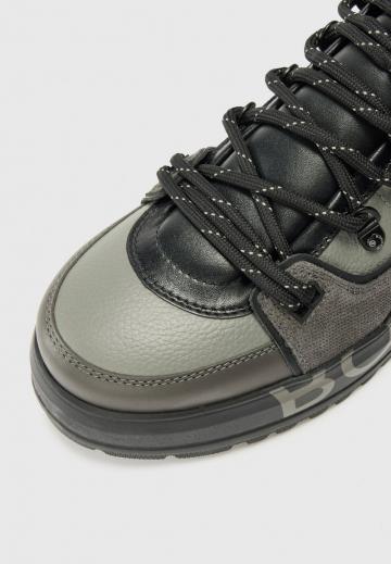 Ботинки на шнуровке