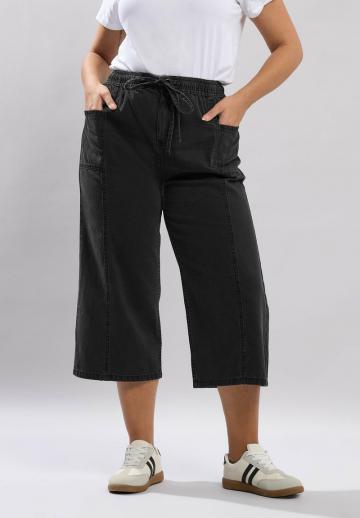 Короткие джинсы