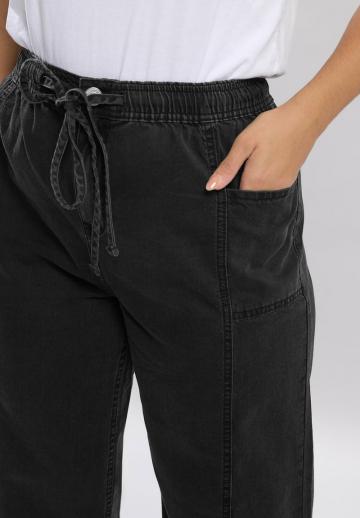 Короткие джинсы