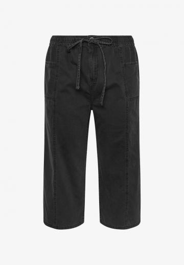 Короткие джинсы