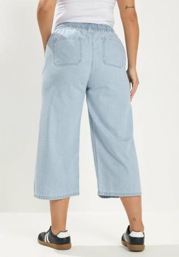 Короткие джинсы