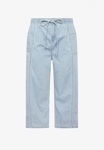 Короткие джинсы