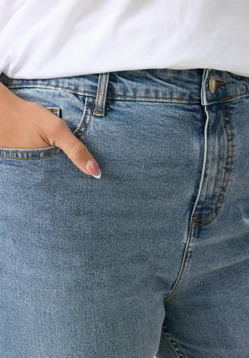 Короткие джинсы