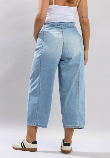 Короткие джинсы