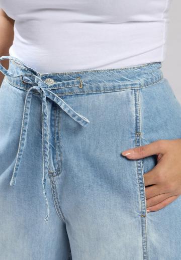 Короткие джинсы