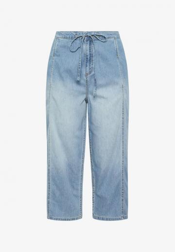 Короткие джинсы