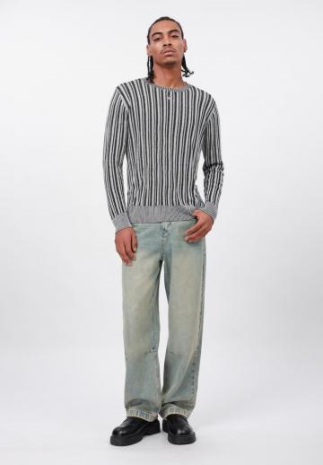 Пуловер в полоску