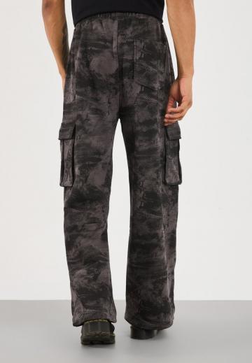 Брюки с накладными карманами