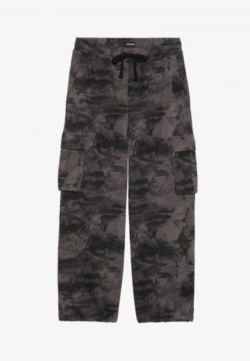 Брюки с накладными карманами