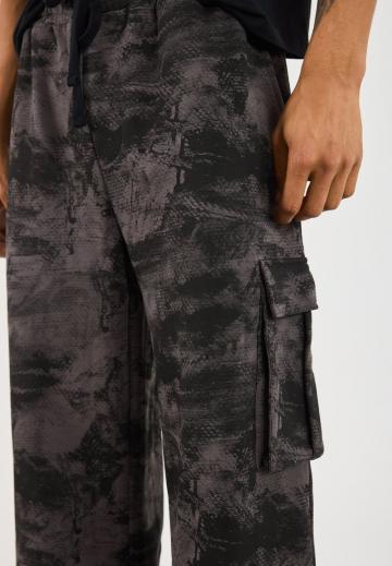 Брюки с накладными карманами