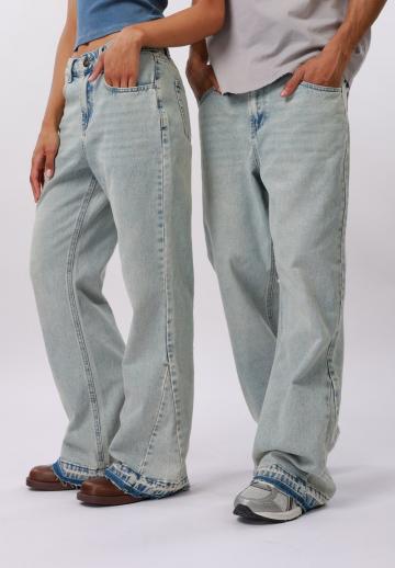 Клешеные джинсы