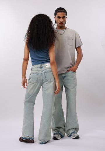 Клешеные джинсы