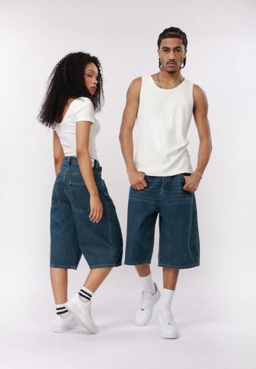 Короткие джинсы